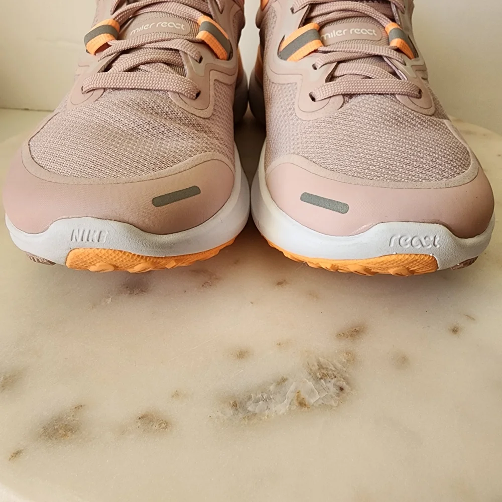 Nike Womens React Miler Running Shoe Cw1778-602 Size 6 Champagne/White/Orange